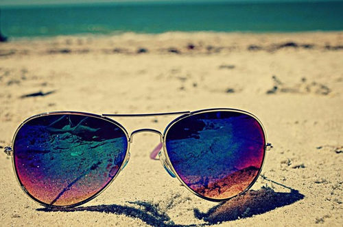 167914-Sunglasses-On-The-Beach (1)